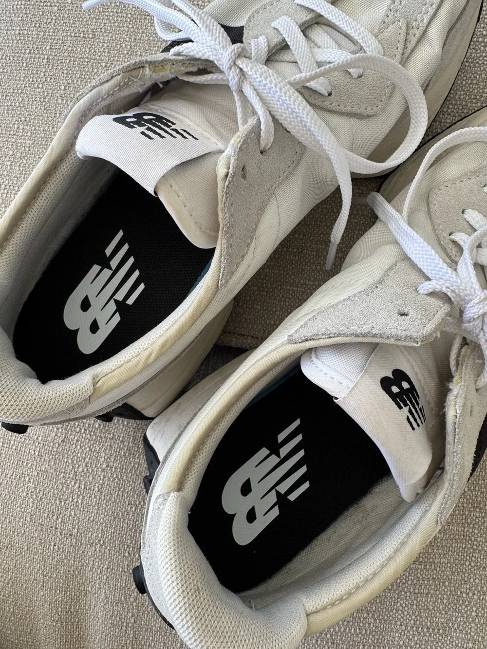 NEW BALANCE | 327 Sneakers Women’s 9 White Black Lifestyle Casual Shoes Sneakers